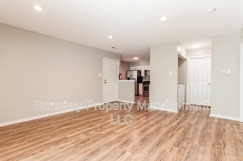 2 bed, 1.0 bath, 742 sqft, $1,800 — Photo 3