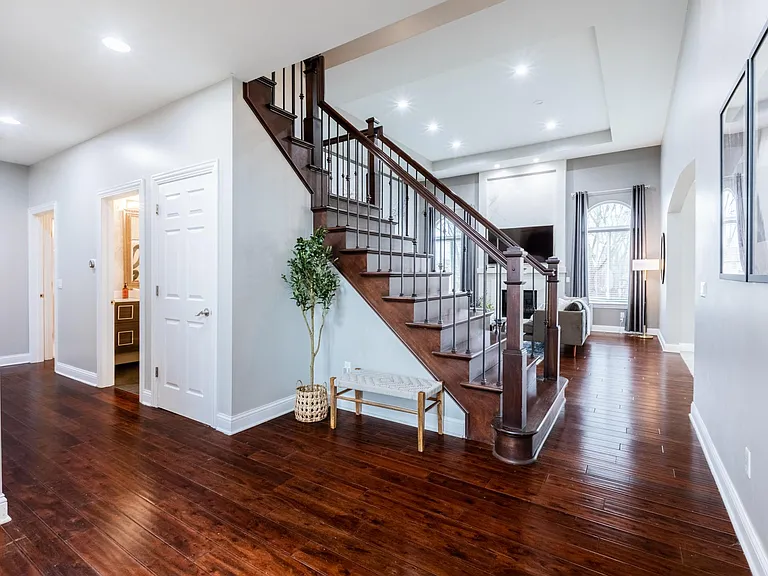 3352 Crooks Rd — Photo 5
