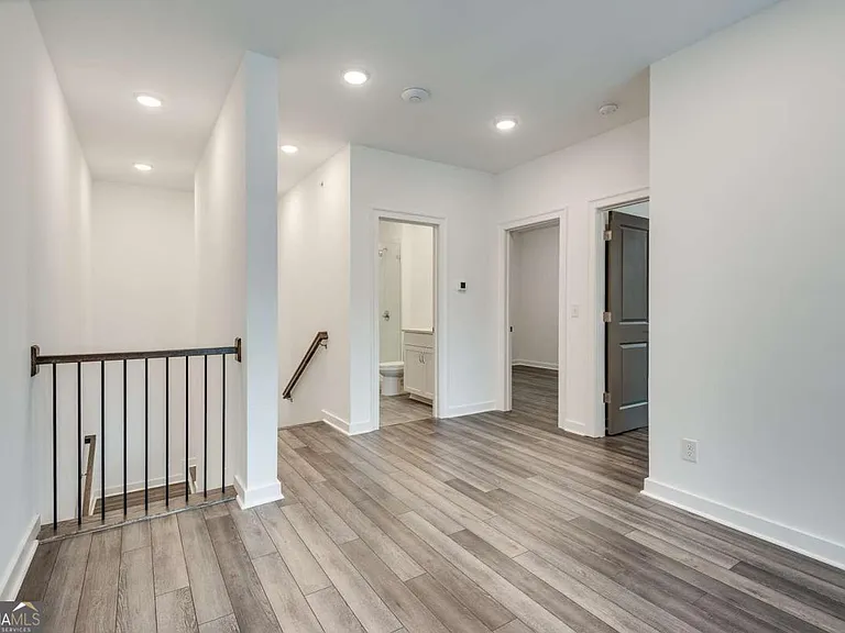 513 Burton Dr — Photo 14