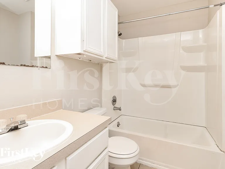 15613 Martineau St — Photo 10