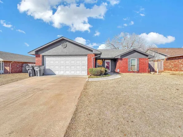 211 SE Heather Ln, Lawton, OK 73501