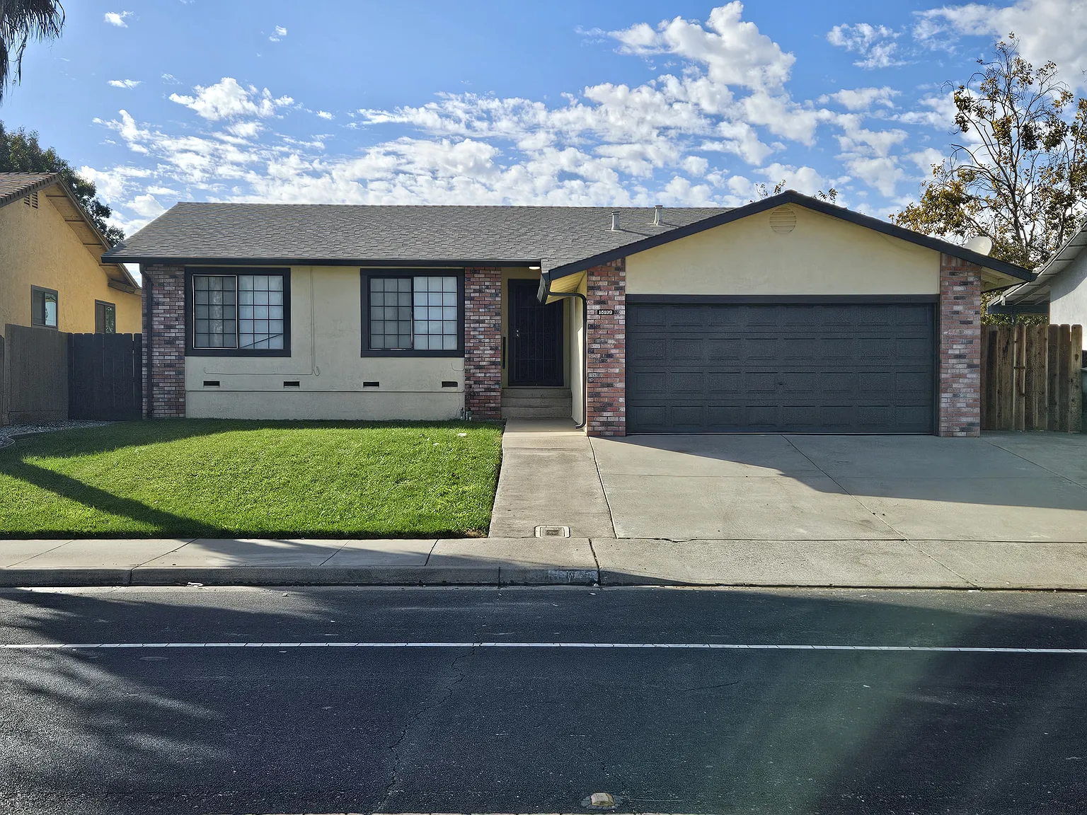 15199 Cambridge Dr photo 1