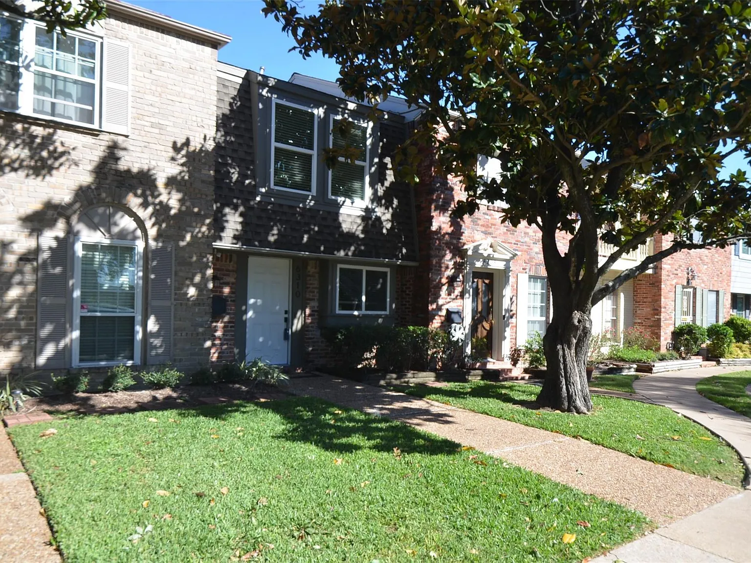 2 bed, 1.5 bath, 1056 sqft, $1,750 — Photo 2