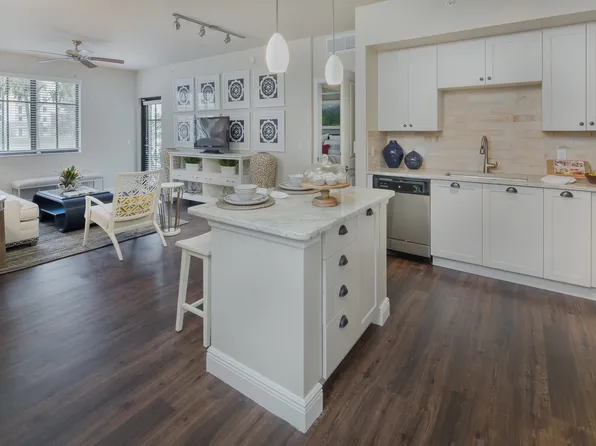 6901 W Sunrise Blvd, Plantation, FL 33313