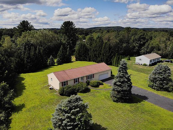 3rd image of 10 Loriann Dr