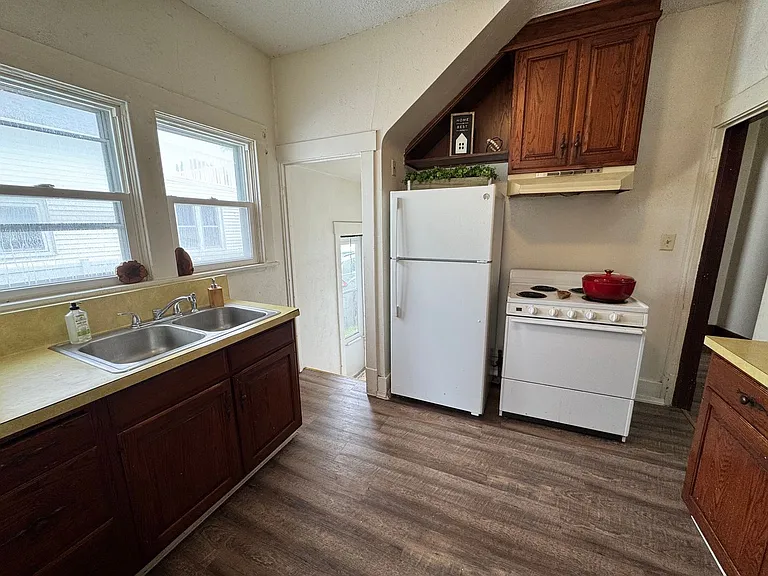 826 Williston Ave — Photo 1