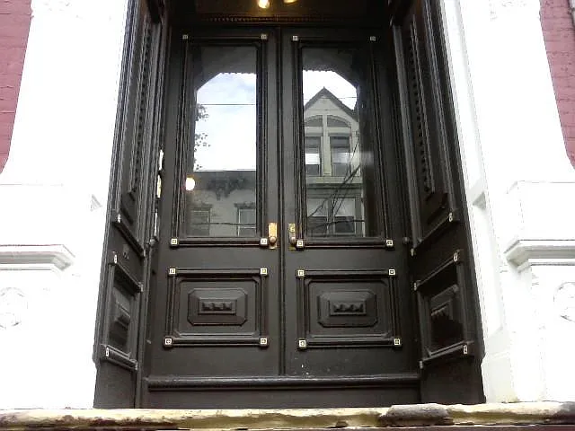 Main entrance to 146 Lancaster