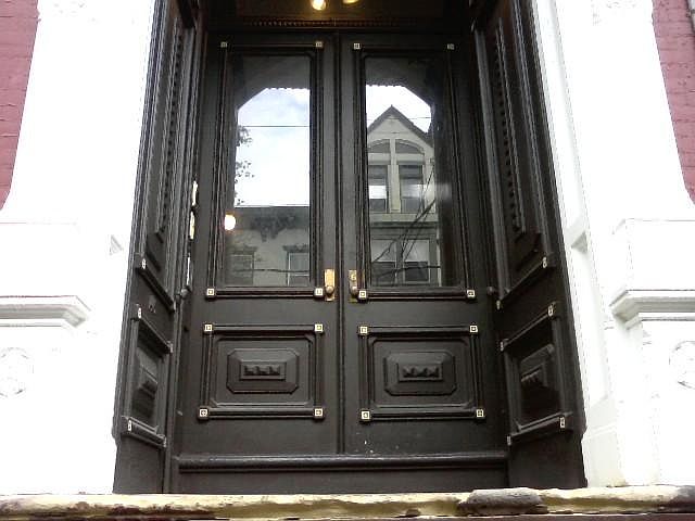 Main entrance to 146 Lancaster