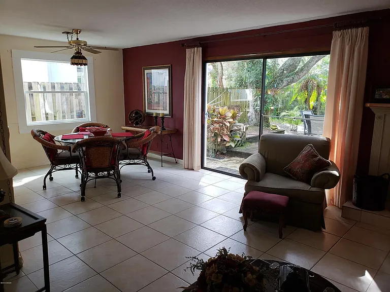 125 Northbrook Ln — Photo 4