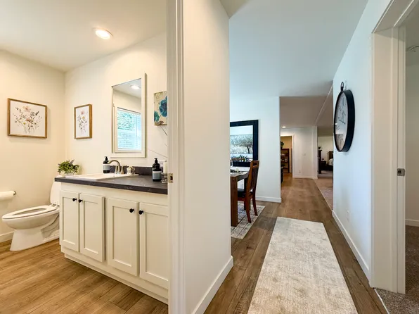 19025 E Bloom Cir, Greenacres, WA 99016