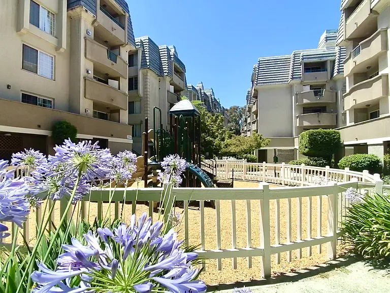 Park Regency Apartments — Photo 5