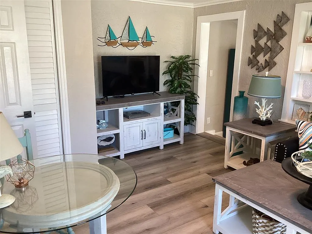 1 bed, 1.0 bath, 450 sqft, $1,950 — Photo 4