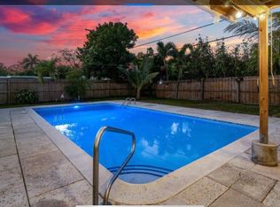 1413 Crest Dr, Lake Worth, FL 33461