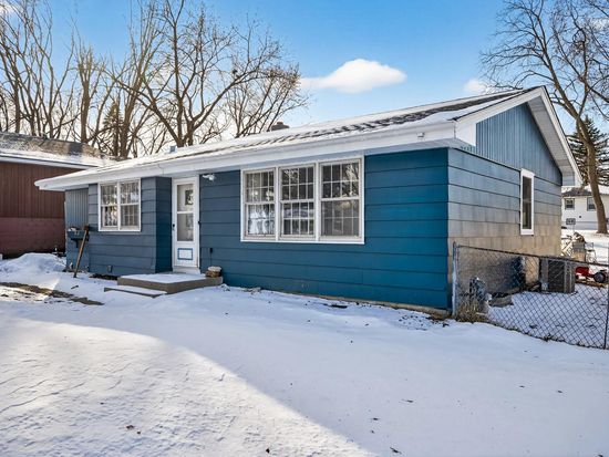 83 Farrell St N, Maplewood, MN 55119