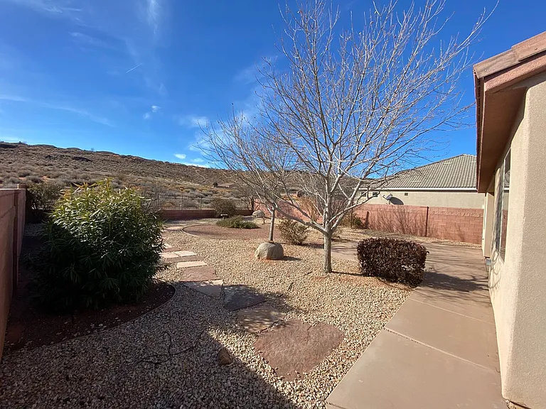 1233 N Spring Valley Dr — Photo 7
