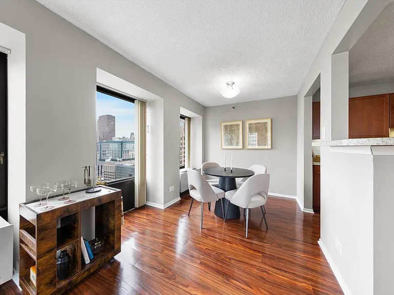 Axis Apartments and Lofts — Photo 23