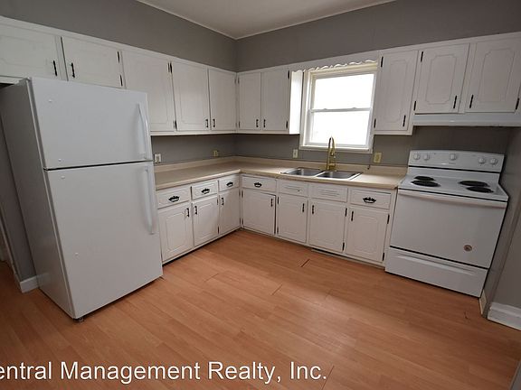 5th image of 308 E 9th St