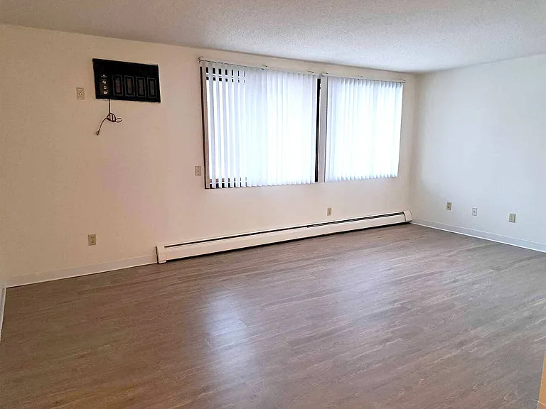 Corinthian Apartments — Photo 31