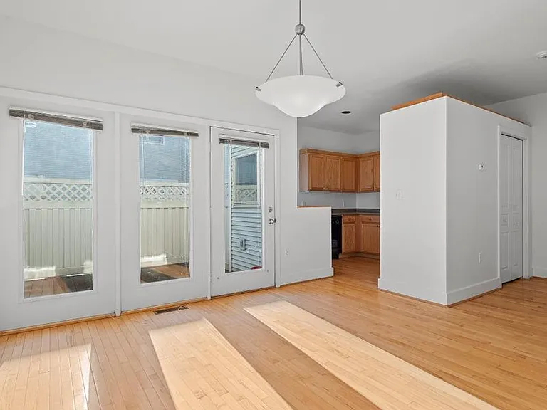 249 Carron St — Photo 3