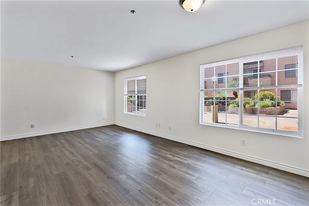 2 bed, 1337 sqft, $3,400 — Photo 2