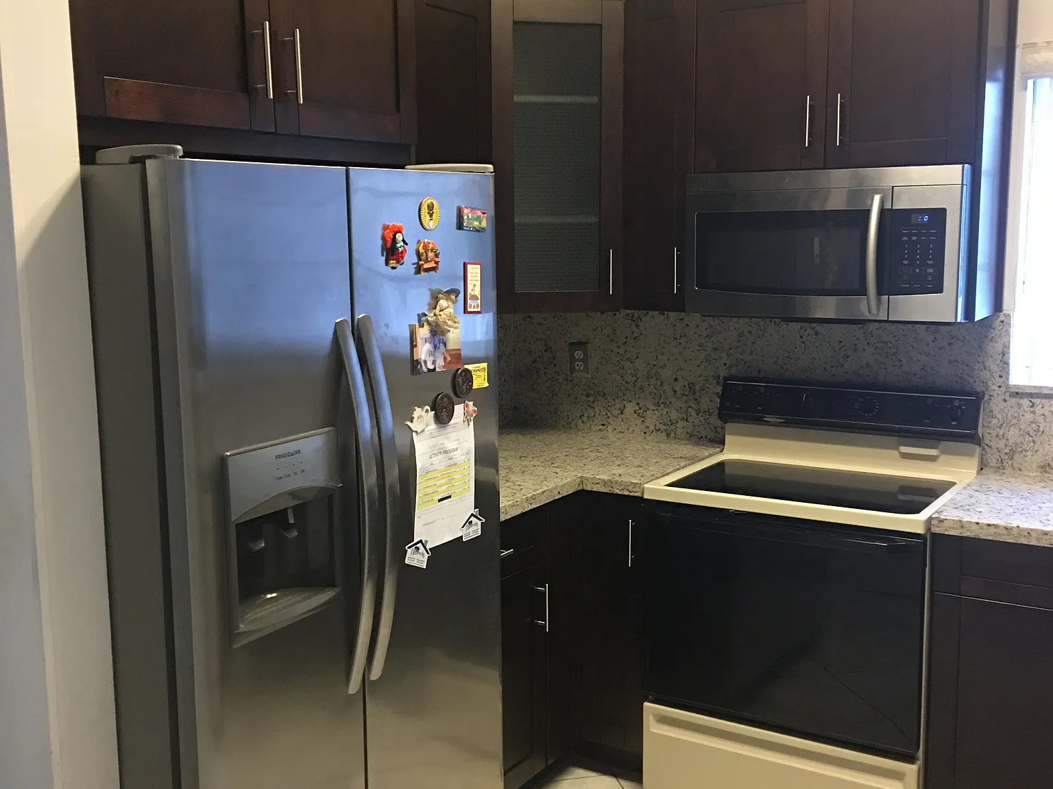 3 bed, 2250 sqft, $2,900 — Photo 3