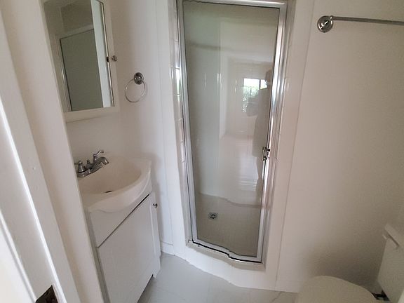 5th image of 952 18th St #2