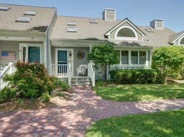 17 Meetinghouse Village Way, Edgartown, MA 02539