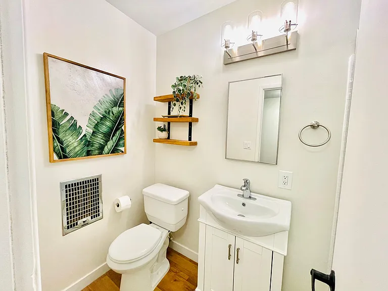 211 E California Ave — Photo 16