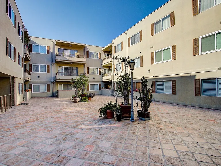 10707 Camarillo St #214 — Photo 26