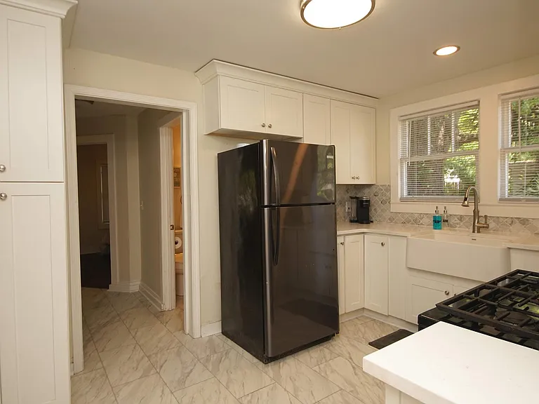 37 Magnolia Ave — Photo 23