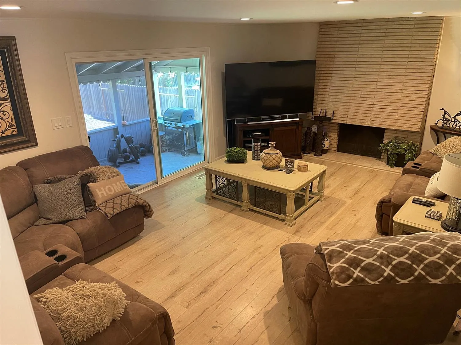 7855 Greenridge Way — Photo 3