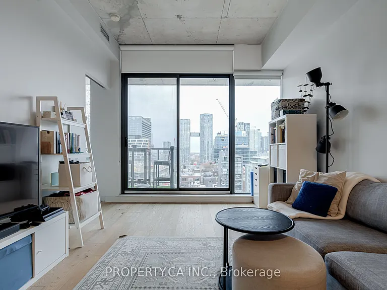 560 King St W #1111 — Photo 3