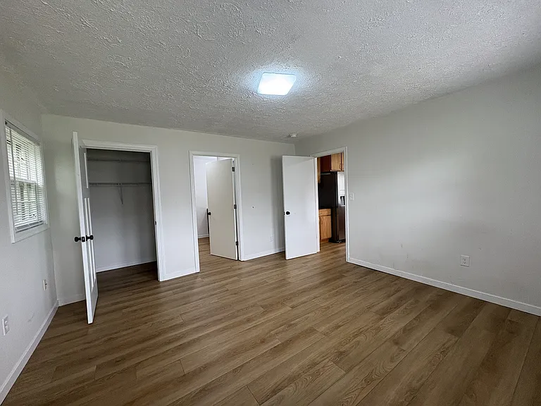499 Greenwell Ct — Photo 3