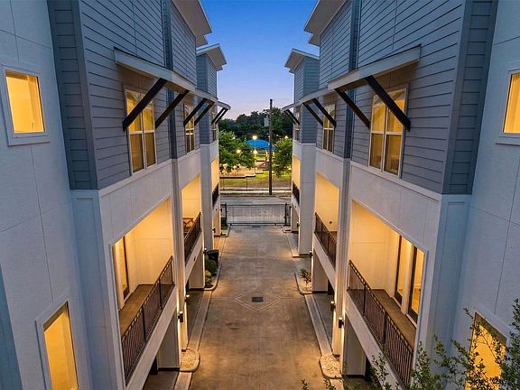 3rd image of 903 Quitman St #B