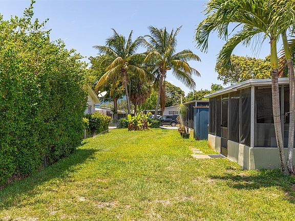 3rd image of 1530 SW 21st Street
