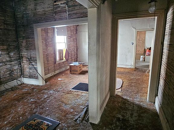 4th image of 344 N 8th St