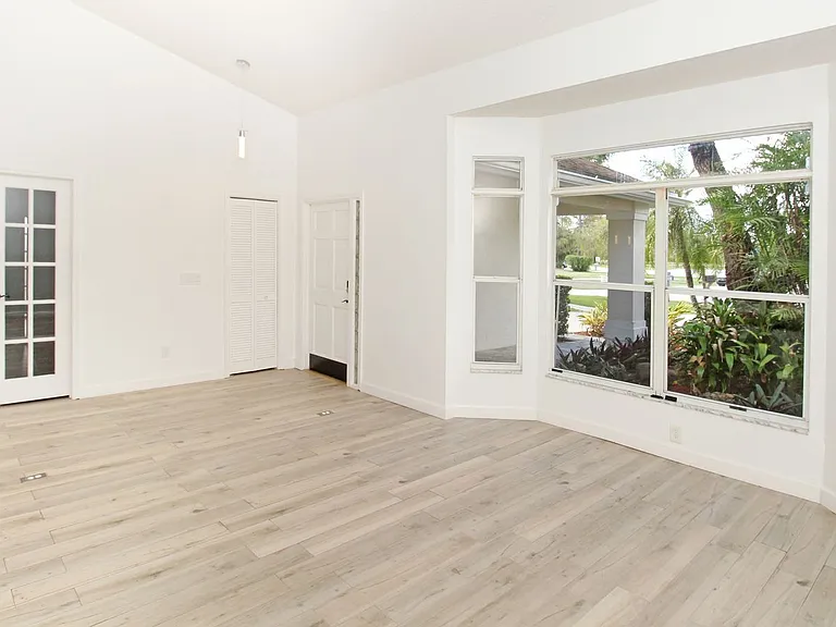 896 Rose Ct — Photo 13