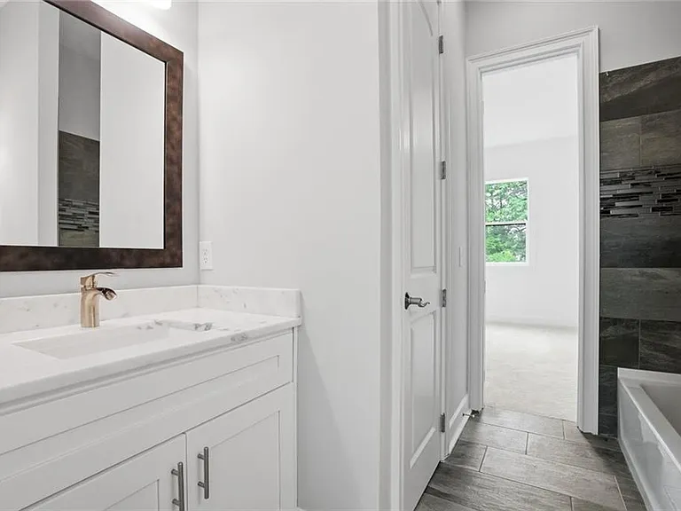 2415 Rugby Ave — Photo 34