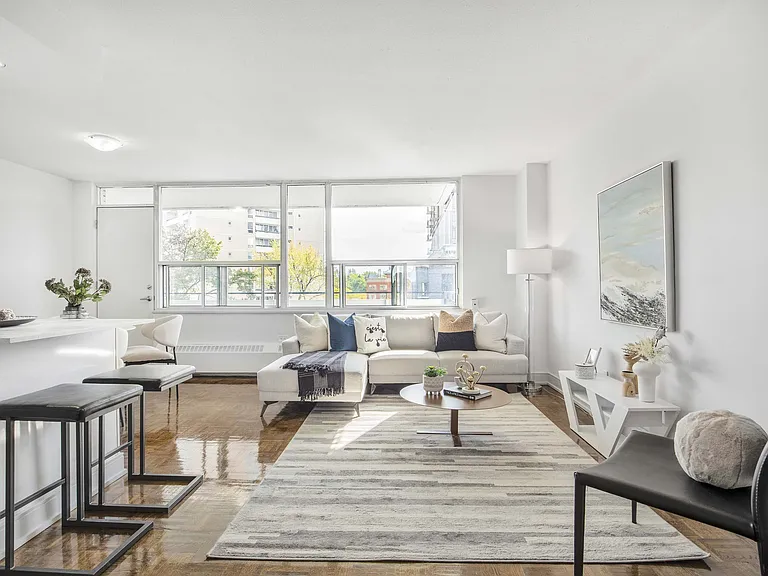 225 Davisville Ave — Photo 8