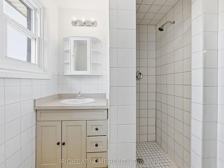 65 Fairholt Rd S #2 — Photo 14