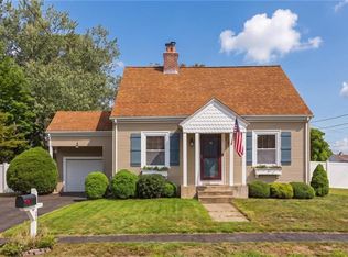 76 George Arden Ave, Warwick, RI 02886