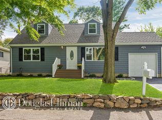 30 Rushmore St, Huntington Station, NY 11746