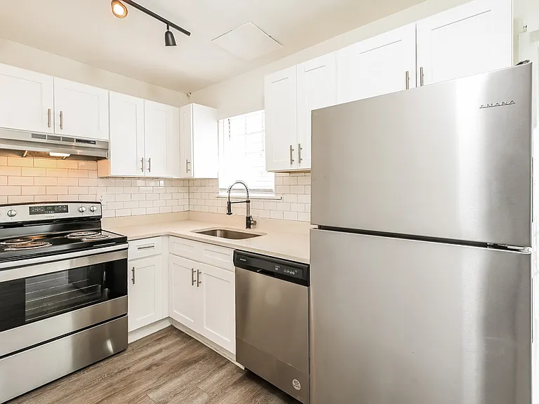 White Oak Townhomes — Photo 21