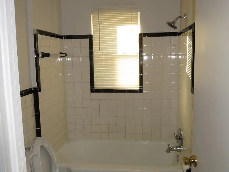24622 Cloverlawn St — Photo 19