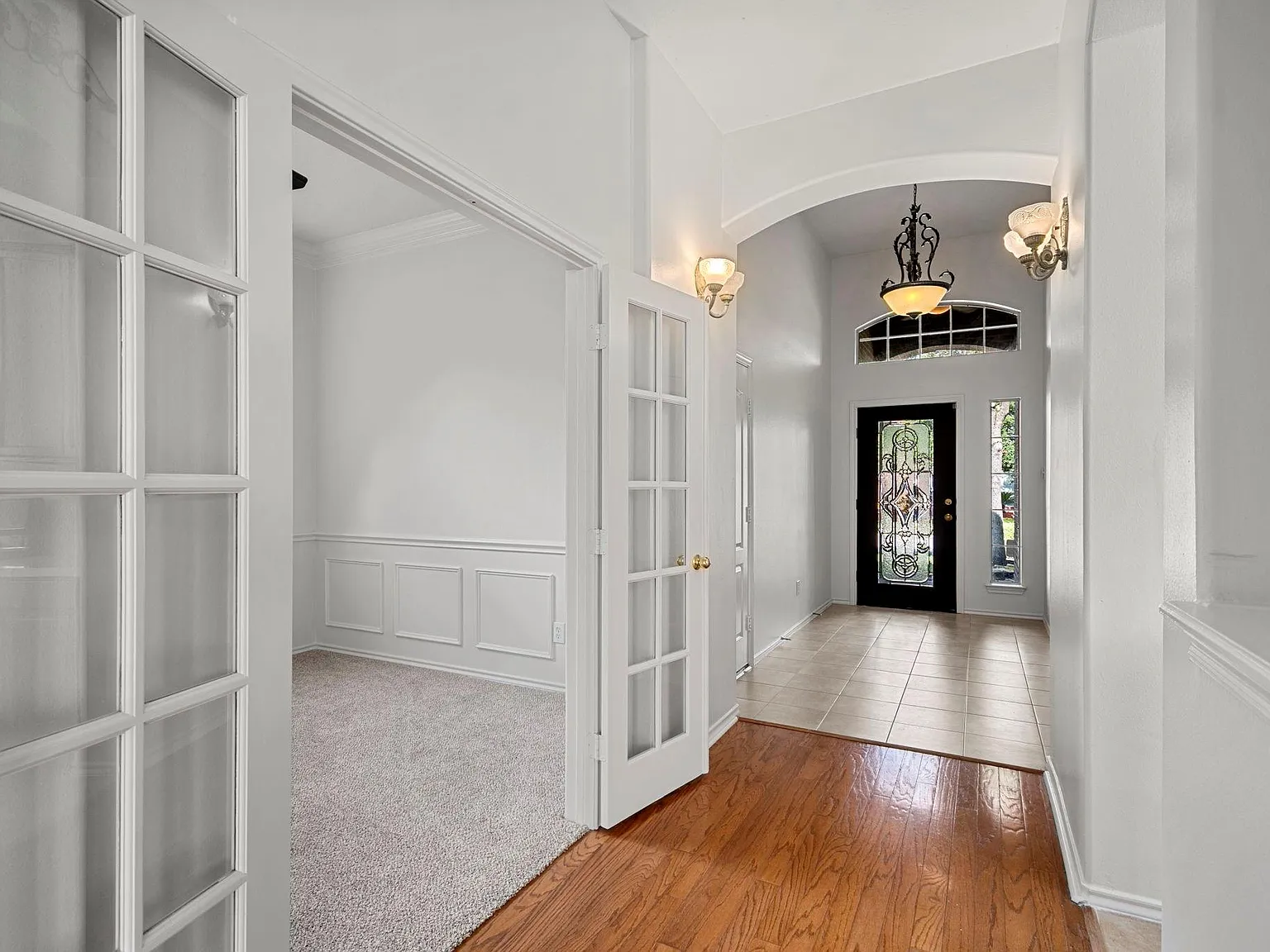 3 bed, 2.0 bath, 1839 sqft, $2,300 — Photo 3