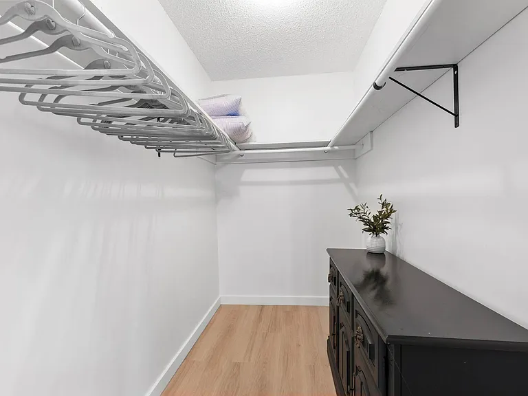 1726 Greenwood Cir — Photo 46