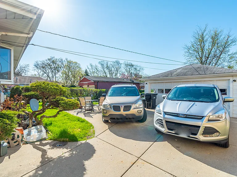 8209 W Wilson Ave — Photo 11