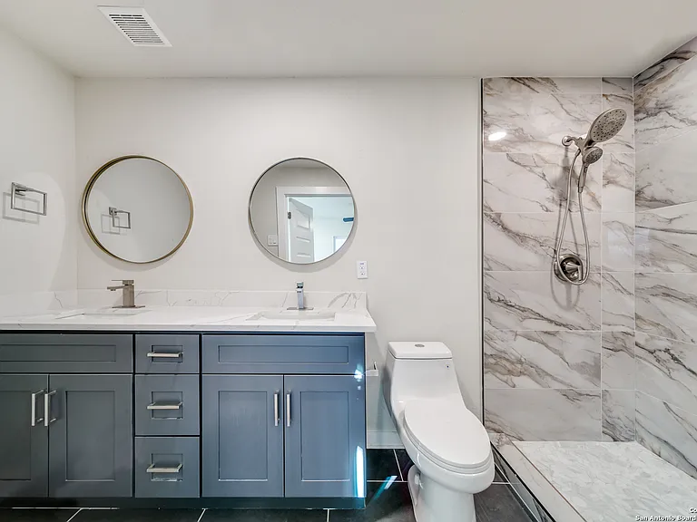 1414 Burleson St — Photo 13