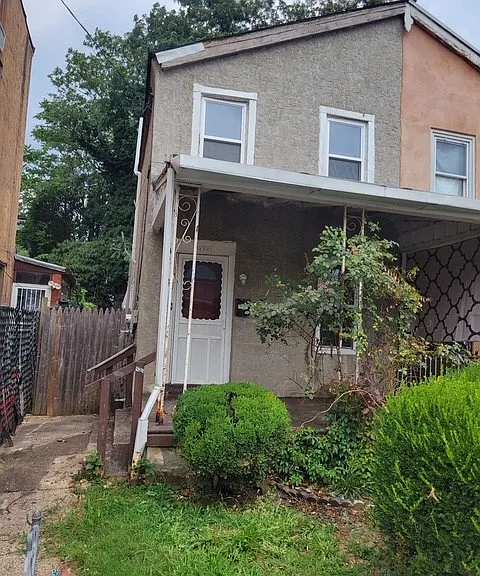 4744 Penn St — Photo 1