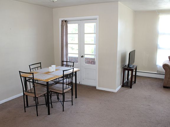 4th image of 1723 Meadowbrook Dr APT 3